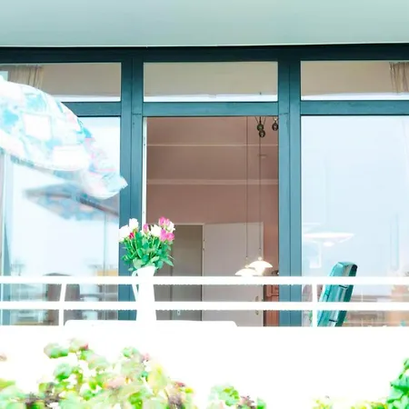 Ferienhaus Charming In Near Seabeach