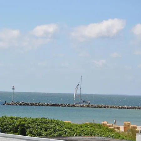 Charming In Near Seabeach